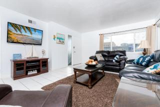 Spacious 4Br W- Oceanview Balcony Bbq Steps To Sand By Beachview Rentals - Newport Beach - 5