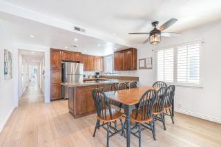 Roomy 7Br Duplex W- Oceanview Balcony AcWalk To It All By Beachview Rentals - Newport Beach - 4