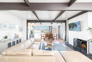 Charming 3Br W- Large DeckWalk To Beach Marina Park By Beachview Rentals - Newport Beach - 0