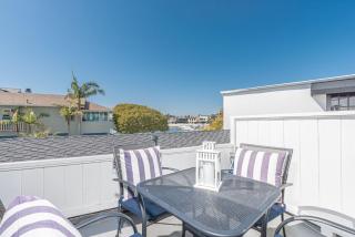 Updated 1Br Bayfront Cottage W- Deck In Quiet Balboa Island By Beachview Rentals - Newport Beach - 8