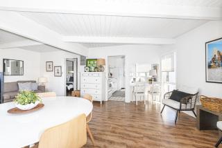Updated 1Br Bayfront Cottage W- Deck In Quiet Balboa Island By Beachview Rentals - Newport Beach - 5