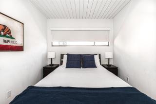 Updated 1Br Bayfront Cottage W- Deck In Quiet Balboa Island By Beachview Rentals - Newport Beach - 2
