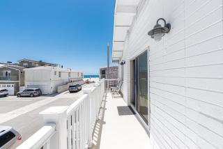 Spacious 4Br W- Ocean Views Two Balconies Steps To Sand By Beachview Rentals - Newport Beach - 9