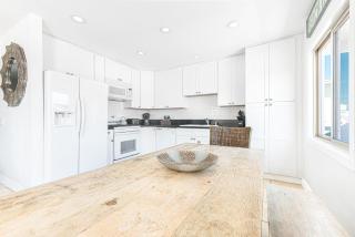 Spacious 4Br W- Ocean Views Two Balconies Steps To Sand By Beachview Rentals - Newport Beach - 4