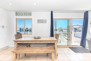 Spacious 4Br W- Ocean Views Two Balconies Steps To Sand By Beachview Rentals - Newport Beach - 3