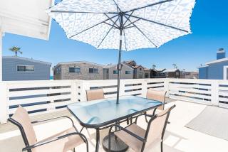 Spacious 4Br W- Ocean Views Two Balconies Steps To Sand By Beachview Rentals - Newport Beach - 2
