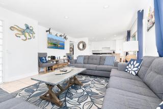 Spacious 4Br W- Ocean Views Two Balconies Steps To Sand By Beachview Rentals - Newport Beach - 1