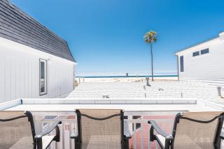Charming 2Br W- Oceanview Balcony One House From Sand By Beachview Rentals - Newport Beach - 3