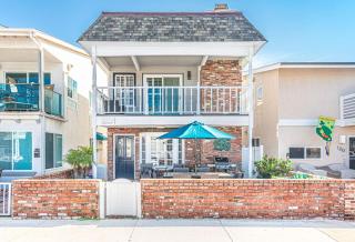 Roomy 2Br W- Large Patio, Firepit Ocean Views Near Beach By Beachview Rentals - Newport Beach - 0