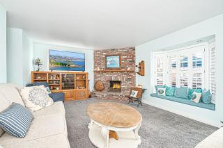 Roomy 2Br W- Large Patio, Firepit Ocean Views Near Beach By Beachview Rentals - Newport Beach - 8