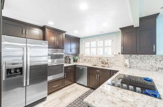 Roomy 2Br W- Large Patio, Firepit Ocean Views Near Beach By Beachview Rentals - Newport Beach - 6