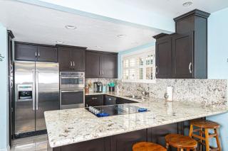 Roomy 2Br W- Large Patio, Firepit Ocean Views Near Beach By Beachview Rentals - Newport Beach - 4