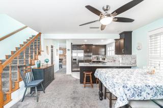 Roomy 2Br W- Large Patio, Firepit Ocean Views Near Beach By Beachview Rentals - Newport Beach - 2