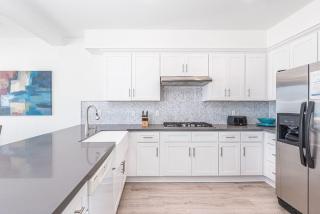 Remodeled 2Br Oceanfront W- Spacious Patio Stunning Views By Beachview Rentals - Newport Beach - 3