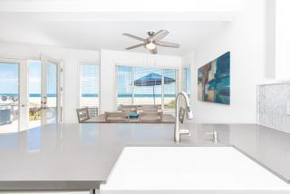 Remodeled 2Br Oceanfront W- Spacious Patio Stunning Views By Beachview Rentals - Newport Beach - 1