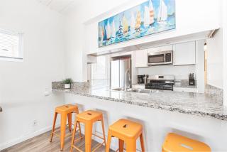 Spacious 7Br Triplex Steps From Beach Marina Park By Beachview Rentals - Newport Beach - 9