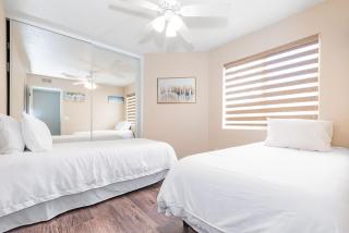 6Br Oceanfront Duplex Steps From Beach And Balboa Pier By Beachview Rentals - Newport Beach - 2