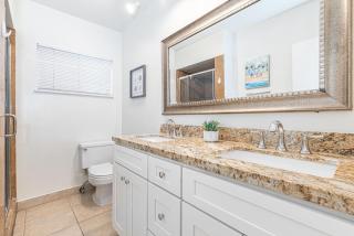 Spacious 7Br Triplex Steps From Beach Marina Park By Beachview Rentals - Newport Beach - 5