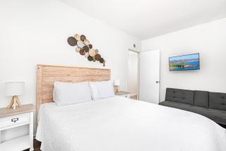 Spacious 7Br Triplex Steps From Beach Marina Park By Beachview Rentals - Newport Beach - 4