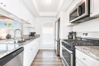 Spacious 7Br Triplex Steps From Beach Marina Park By Beachview Rentals - Newport Beach - 2