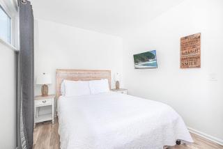 Spacious 7Br Triplex Steps From Beach Marina Park By Beachview Rentals - Newport Beach - 1