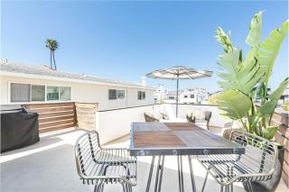 Remodeled 2Br One House From Beach Walk To Shops Dining By Beachview Rentals - Newport Beach - 6