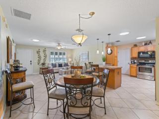 2 Bedroom 2 Bath Cottage - 4