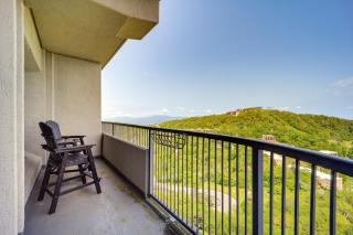 3 Mi to Sugar Mtn Resort Condo with Pool and Hot Tub - Sugar Mountain - 0
