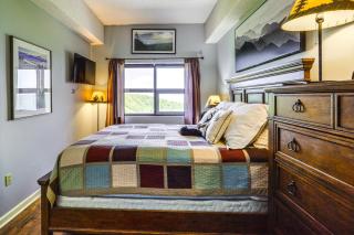 3 Mi to Sugar Mtn Resort Condo with Pool and Hot Tub - Sugar Mountain - 1