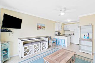 Top Floor Oceanfront Bliss Breakers Villa at Coligny Beach - 4