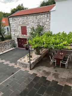 Lukari Vacation Home - 6