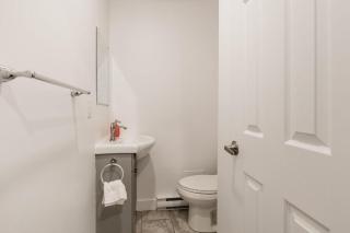2 bedroom basement apartment near Guy Concordia - Montréal - 4