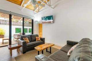 Stylish Modern Home with a Tranquil Outdoor Oasis, Spacious Open Floor Plan, and Private Swimming Pool - Playa Flamingo - 4