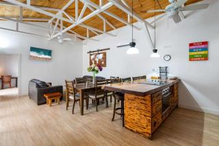 Stylish Modern Home with a Tranquil Outdoor Oasis, Spacious Open Floor Plan, and Private Swimming Pool - Playa Flamingo - 2
