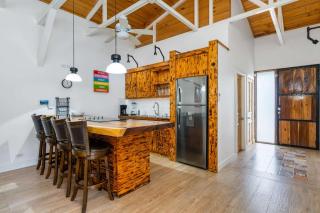 Stylish Modern Home with a Tranquil Outdoor Oasis, Spacious Open Floor Plan, and Private Swimming Pool - Playa Flamingo - 1