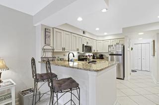 Across from the Beach 3BR Villa in Prime Coligny Location - Hilton Head Island - 2