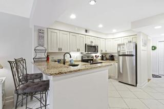 Across from the Beach 3BR Villa in Prime Coligny Location - Hilton Head Island - 1