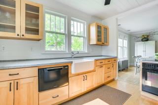 Walk to Dtwn Cozy Home with Fireplace in Charlevoix - 1