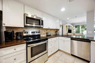 Sunny Days & Coastal Stays 2BR Villa in Coligny Beach - Hilton Head Island - 6