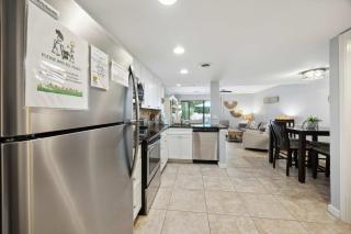 Sunny Days & Coastal Stays 2BR Villa in Coligny Beach - Hilton Head Island - 5