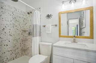 Stylish Upscale Beachside Villa Pool View - Hilton Head Island - 2