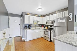 Port Royal Sound 2BR Villa Balcony Pools & Beach Access - Hilton Head Island - 3