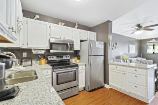 Port Royal Sound 2BR Villa Balcony Pools & Beach Access - Hilton Head Island - 1