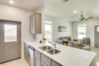 Pet-Friendly Temple Townhome 6 Mi to Water Park - Temple - 1