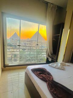 Happy pyramids view - Kairo - 0