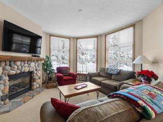 BEST LOCATION!! Steps from the Village, 4 Parking Spots, and Private Garage! - Sun Peaks - 0