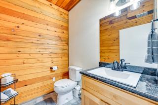 5 Mi to Mt Rainier Natl Park Cozy Cabin with Deck! - Ashford - 1