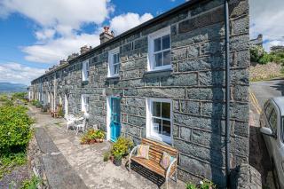Stylish home from home with great views - Harlech - 0