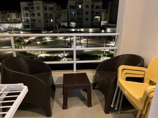 شاليه دور أول بأسانسير في زون راحة وأناقة صيفية - El Alamein - 8