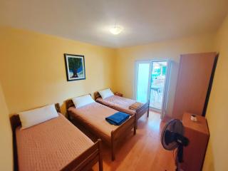 Frenchy Budget Rooms - Novalja (Novaglia) - 4